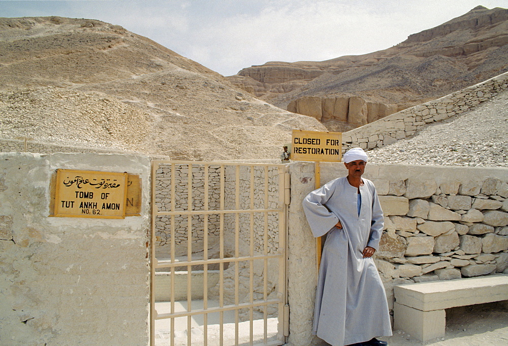 Guard at the Tomb of King Tutankhamun, Tut Ankh Amon, closed for restoration sign, Valley of the Kings, Luxor, Egypt, North Africa