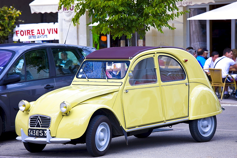 Classic Deux Chevaux 2CV car in Place du Marche town square, Richelieu, Loire Valley, Indre et Loire, France