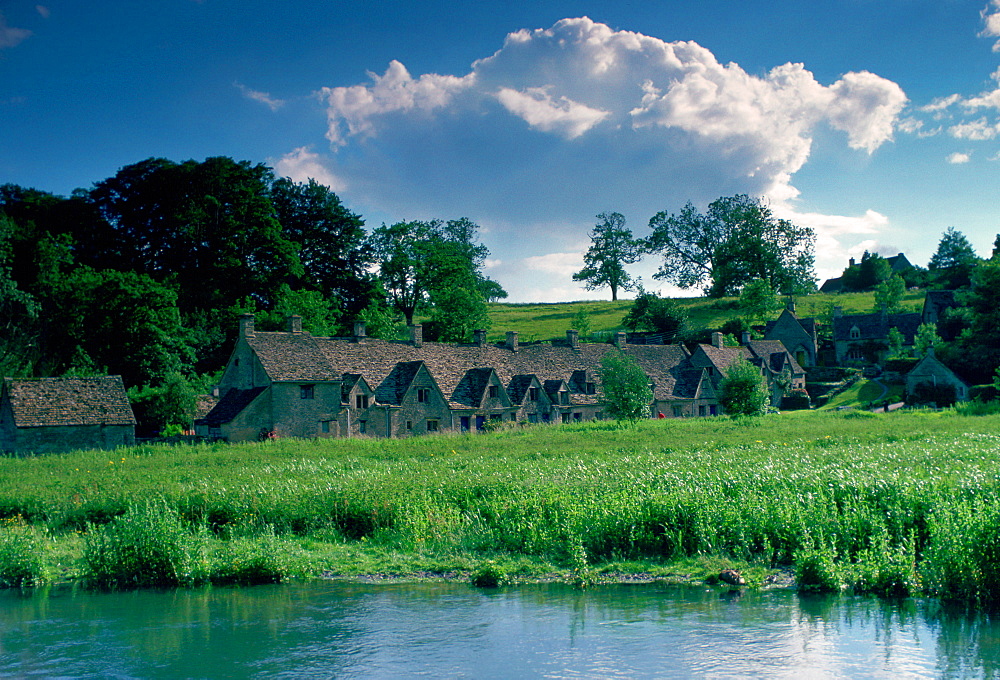 Arlington Row armshouses cottages in the famous tourist village of Bibury, in the Cotswolds, Gloucestershire, England