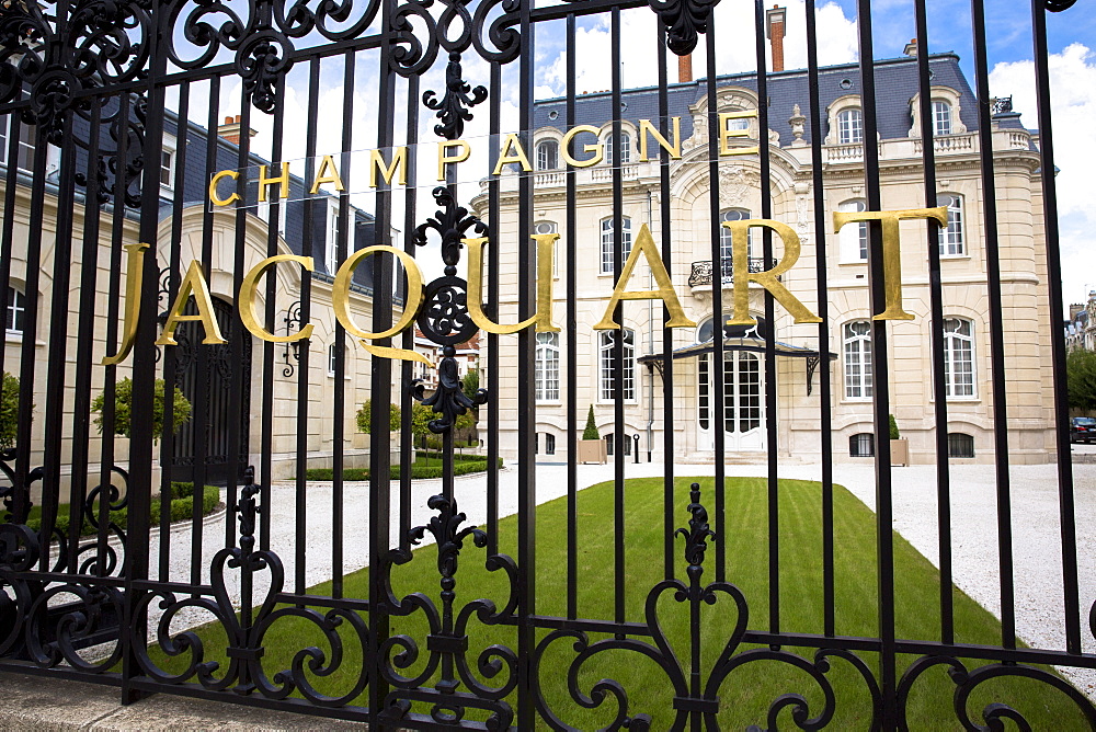 The house of Champagne Jacquart in Boulevard Lundy in Reims, Champagne-Ardenne, France, Europe