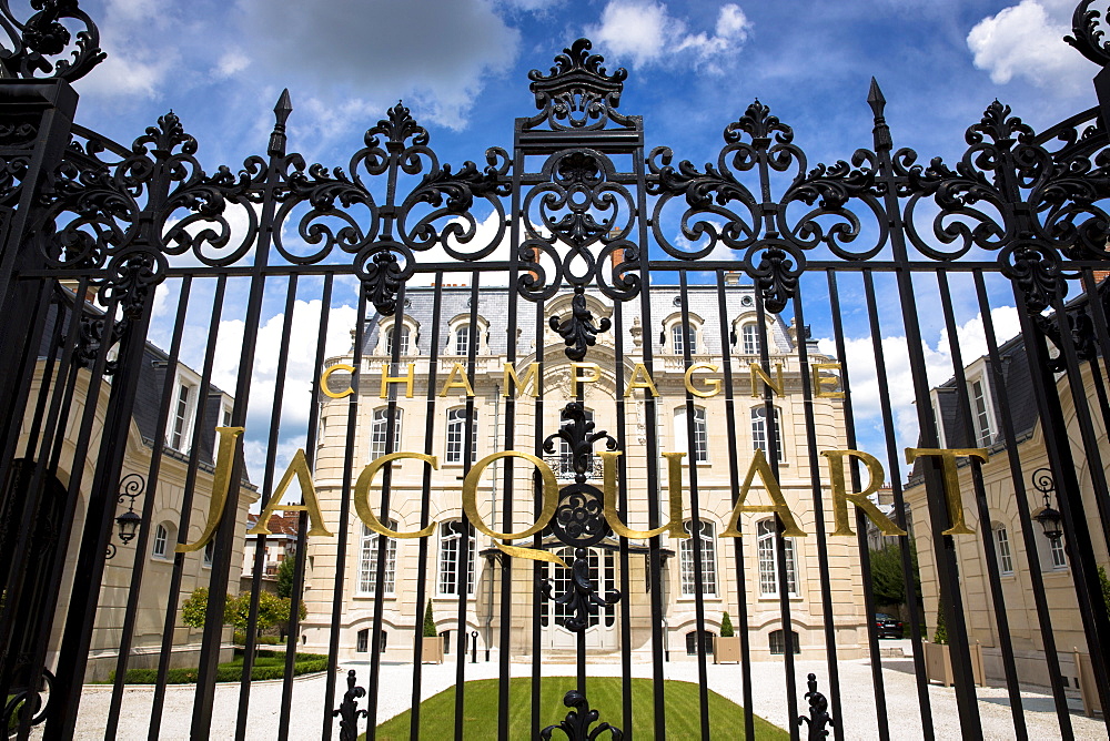 The house of Champagne Jacquart in Boulevard Lundy in Reims, Champagne-Ardenne, France, Europe