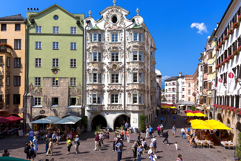 Tourists by the Holblinghaus in Herzog Friedrich Strasse, Innsbruck the Tyrol, Austria, Europe