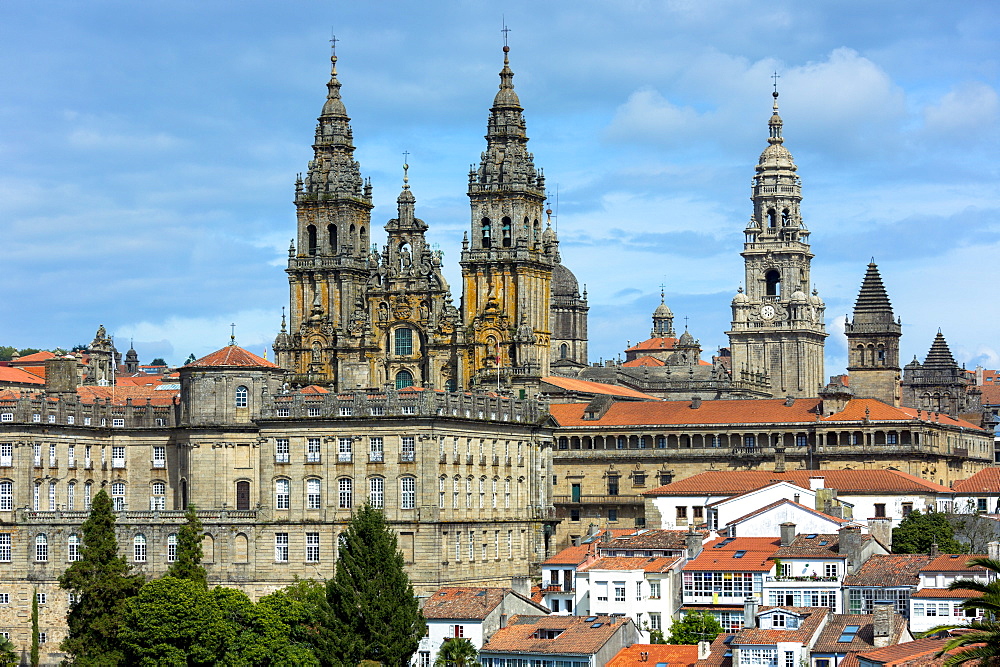 Catedral de Santiago de Compostela, Roman Catholic Cathedral, UNESCO World Heritage Site, and cityscape, Santiago de Compostela, Galicia, Northern Spain, Europe