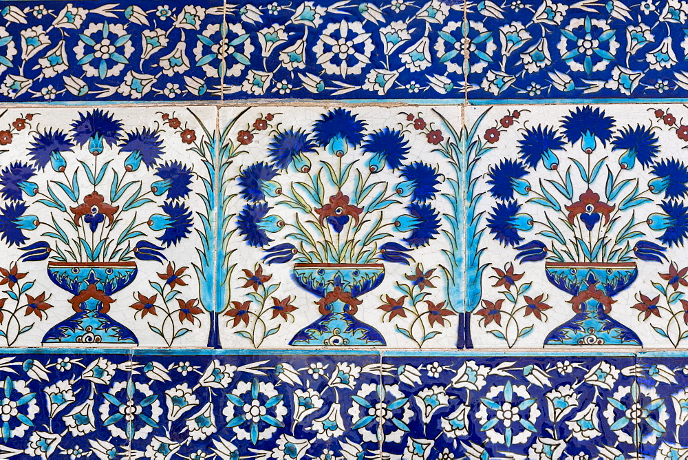 Ceramic tiles in floral design in Privy Chamber of Crown Prince in Topkapi Palace, UNESCO World Heritage Site, in Istanbul, Turkey, Europe, Eurasia