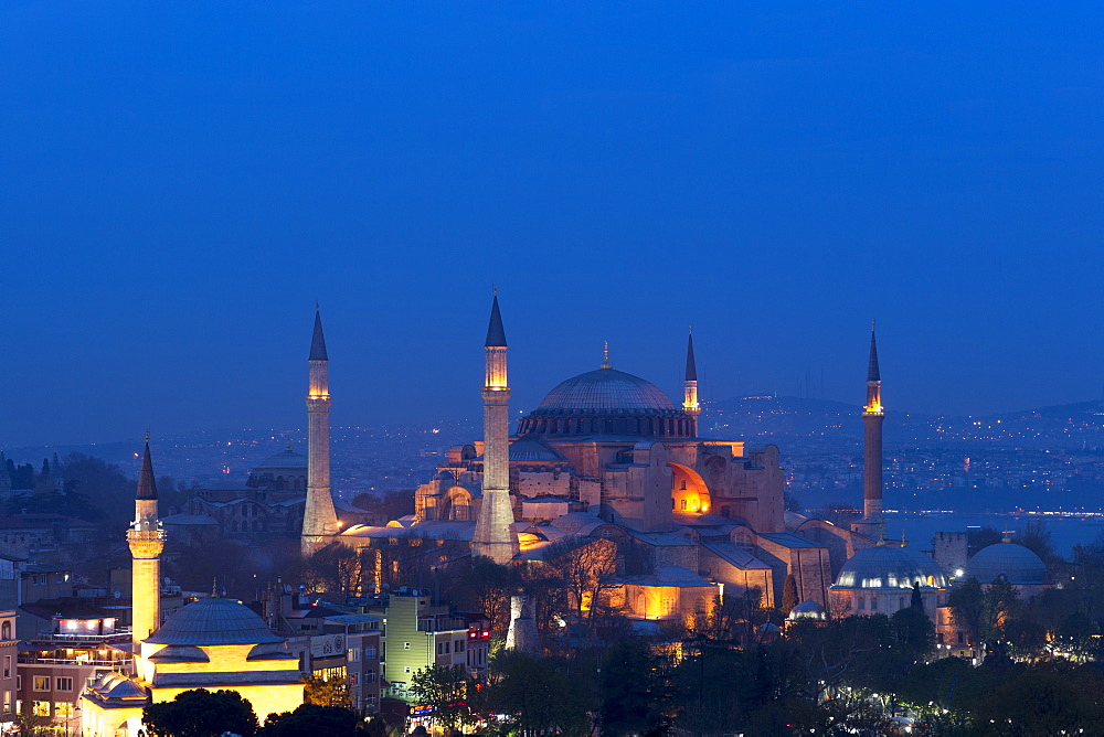 The Blue Mosque (Sultanahmet Camii) (Sultan Ahmet Mosque), (Sultan Ahmed Mosque), UNESCO World Heritage Site, Istanbul, Turkey, Europe