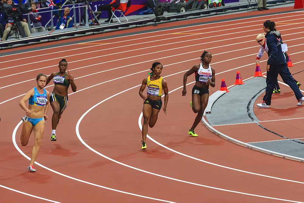 Shelly-Ann Fraser-Pryce, Jamaica, runs the bend in the Women's 200m round 1, London 2012, Summer Olympic Games, London, England, United Kingdom, Europe