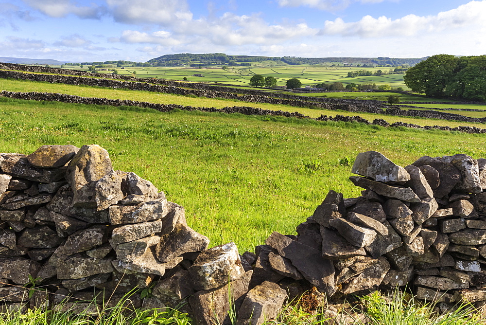 Dry stone wall, with view across a beautiful typical country landscape in spring, Peak District National Park, Derbyshire, England, Unnited Kingdom, Europe