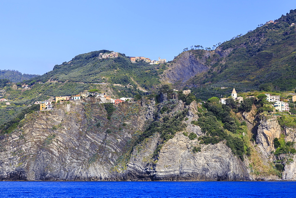 Colourful houses and cliffs atop rocky promontory, Corniglia, Cinque Terre, UNESCO World Heritage Site, Ligurian Riviera, Liguria, Italy, Europe