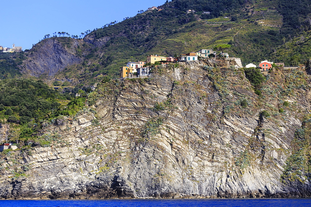 Colourful houses and cliffs atop rocky promontory, Corniglia, Cinque Terre, UNESCO World Heritage Site, Ligurian Riviera, Liguria, Italy, Europe