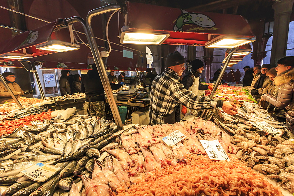 Busy fish stall with many customers and huge array of fish, Pescheria, Rialto Markets, Venice, UNESCO World Heritage Site, Veneto, Italy, Europe