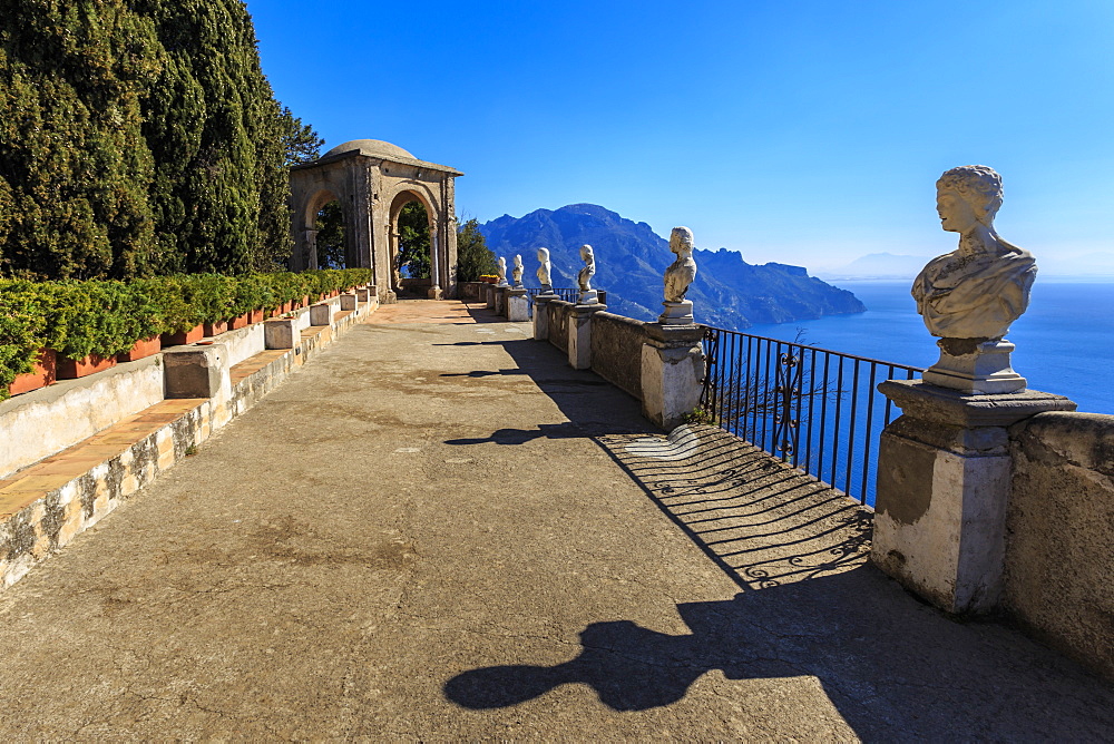 Stunning Terrace of Infinity, Gardens of Villa Cimbrone, Ravello, Amalfi Coast, UNESCO World Heritage Site, Campania, Italy, Europe