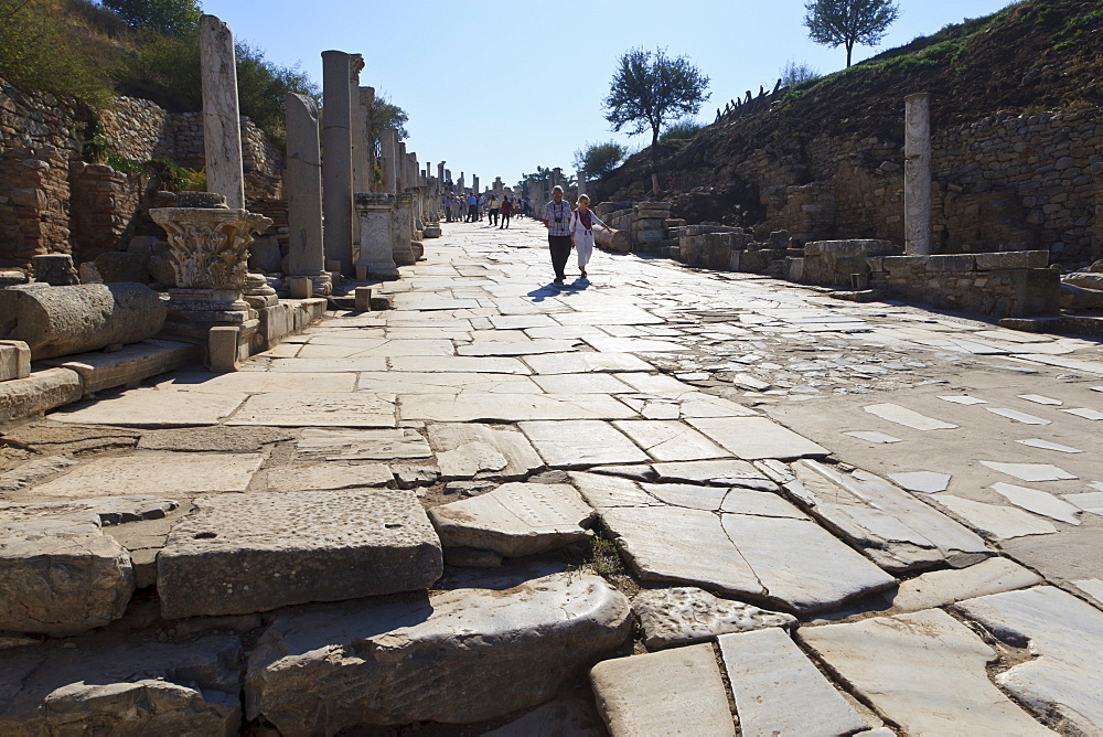 Tourists on Curates Street, Roman ruins of ancient Ephesus, near Kusadasi, Anatolia, Turkey, Asia Minor, Eurasia 