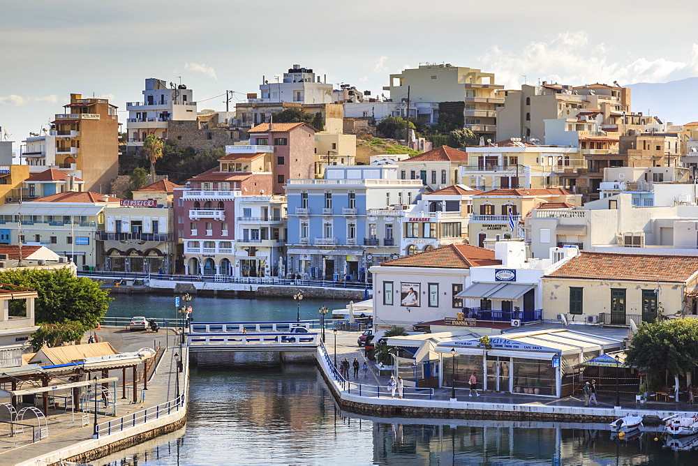 Voulismeni Lake, pedestrianised lakeside with cafes and Agios Nikolaos town, Lasithi, Crete, Greece, Europe