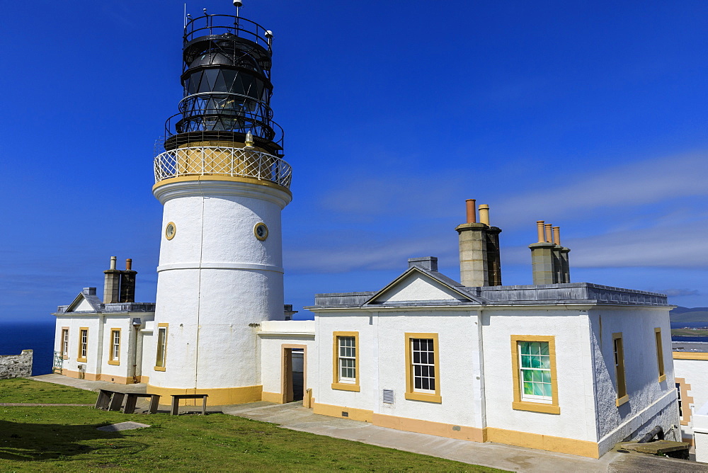 Sumburgh Head Stevenson lighthouse, dating from 1821, in summer, South Mainland, Shetland Islands, Scotland, United Kingdom, Europe