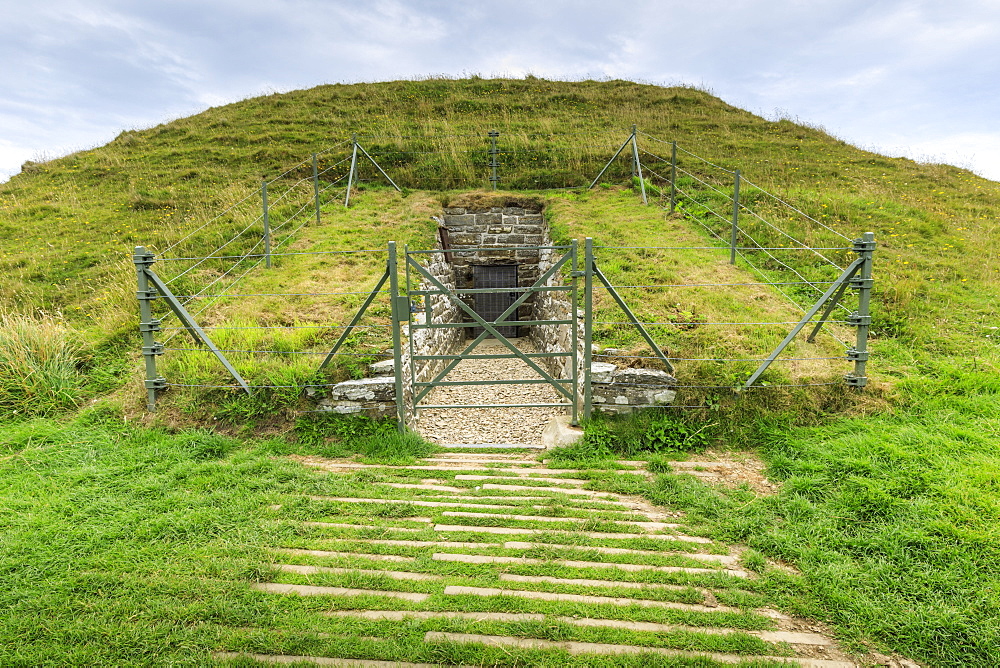 Maeshowe, Stone Age chambered tomb, 5000 years old, Neolithic building, UNESCO World Heritage Site, Orkney Islands, Scotland, United Kingdom, Europe