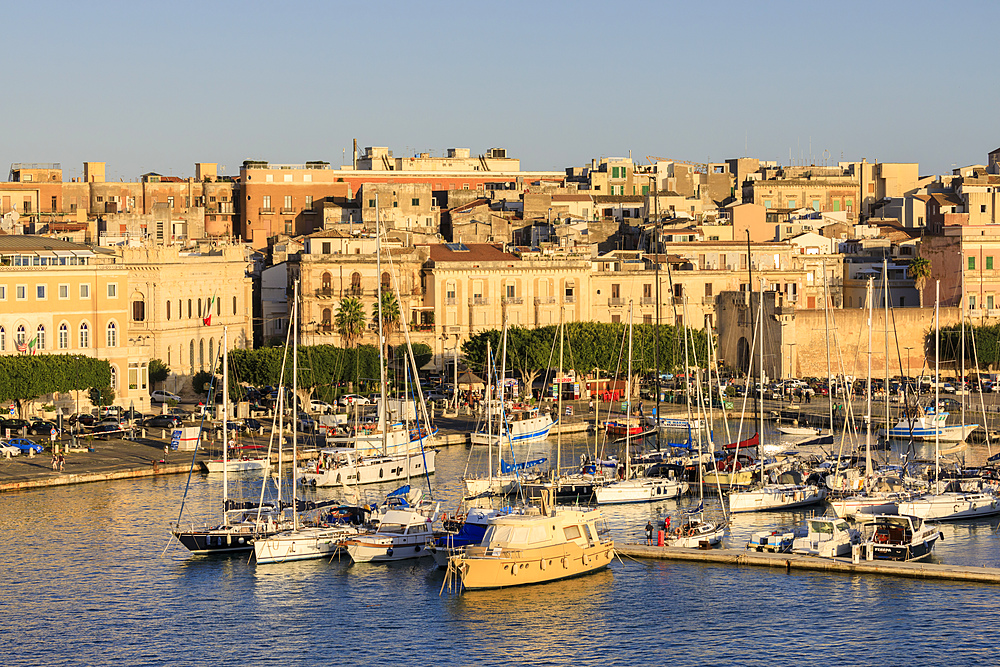 Evening sun, Ortigia (Ortygia), small harbour, from the sea, Syracuse (Siracusa), UNESCO World Heritage Site, Sicily, Italy, Mediterranean, Europe