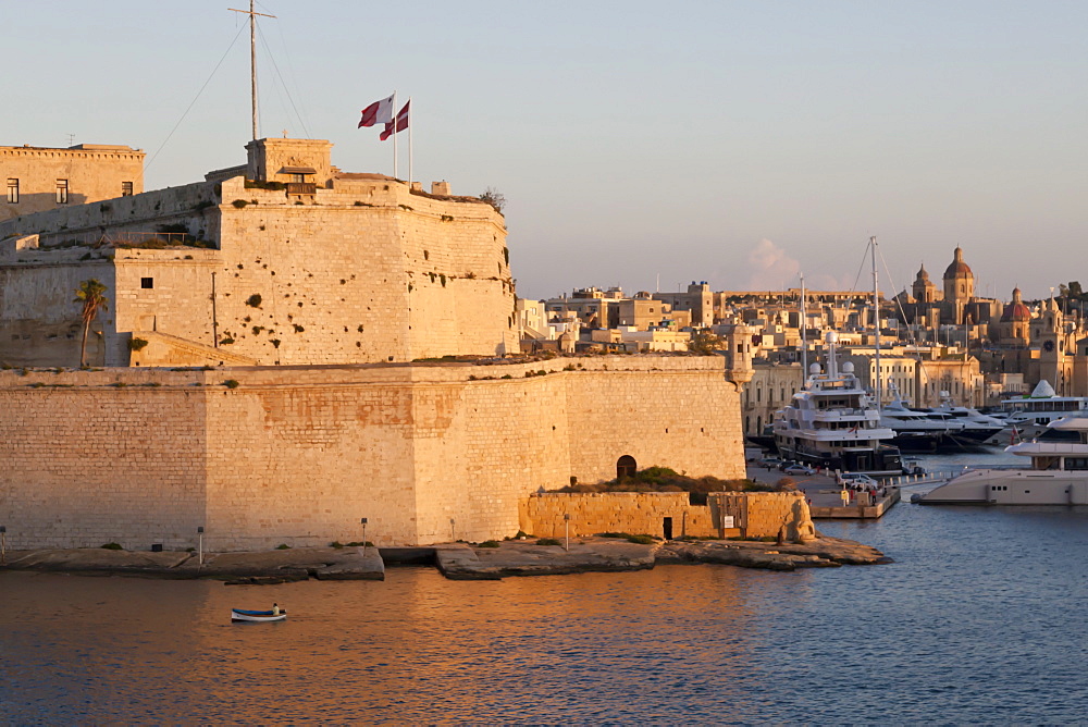 Fort St. Angelo, fishing boat and Vittoriosa (Birgu) at sunset, Grand Harbour, Valletta, Malta, Mediterranean, Europe