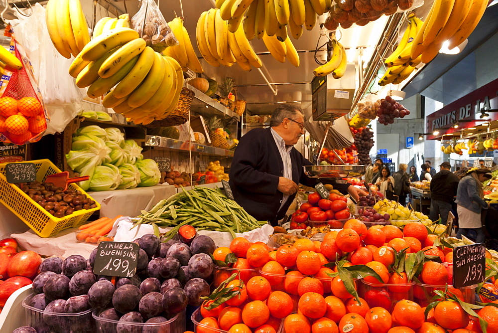 Fruit and vegetable stall, La Boqueria, probably Barcelona's best-known market, off La Rambla, Barcelona, Catalonia, Spain, Europe