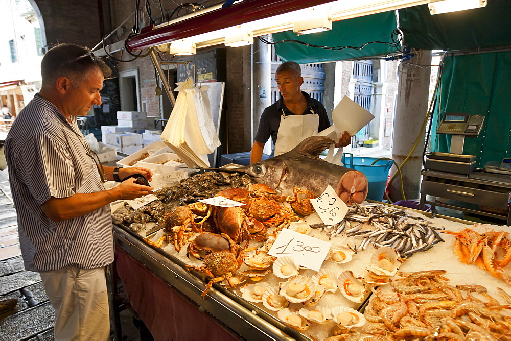 Morning purchase at the fish stall, Pescheria, Rialto Markets, San Polo, Venice, UNESCO World Heritage Site, Veneto, Italy, Europe