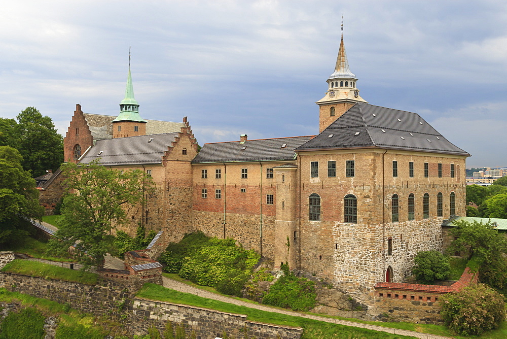 Akershus Castle and fortress on a summer's evening, Oslo, Norway, Scandinavia, Europe