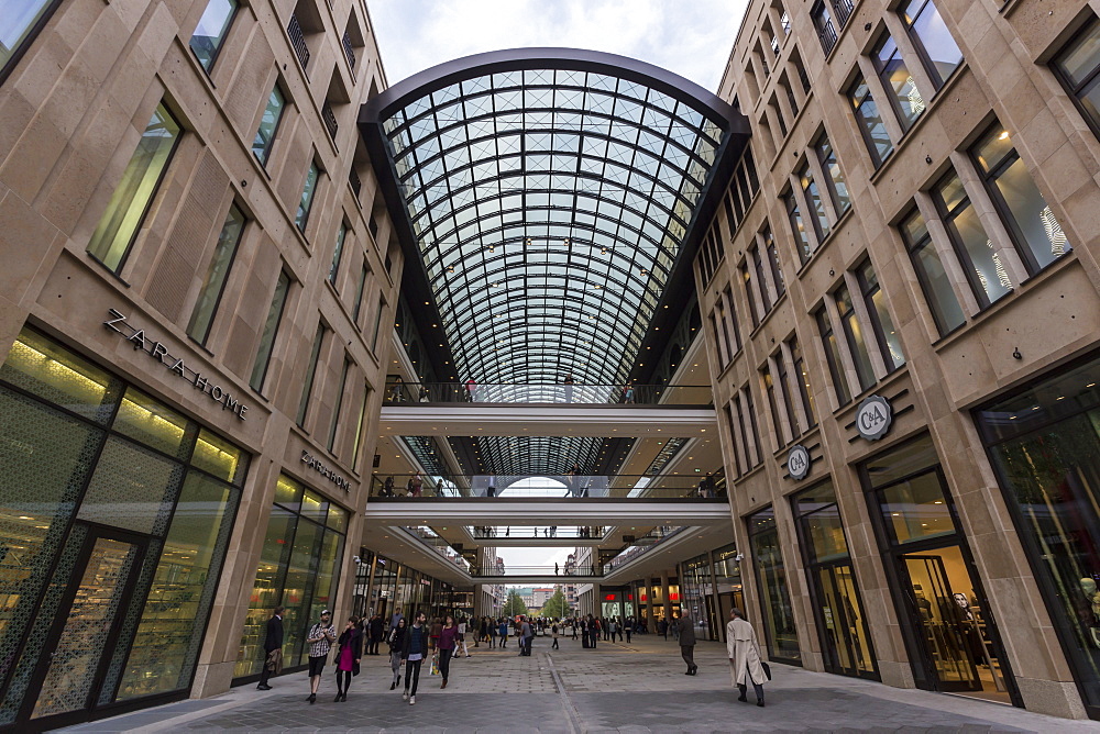 Shoppers at the Mall of Berlin, Leipziger Platz, Potsdamer Platz area, Berlin, Germany, Europe