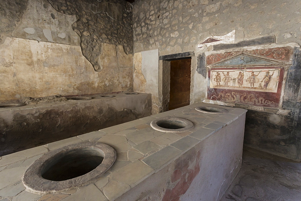 Thermopolium of Vetutius Placidus, Roman ruins of Pompeii, UNESCO World Heritage Site, Campania, Italy, Europe