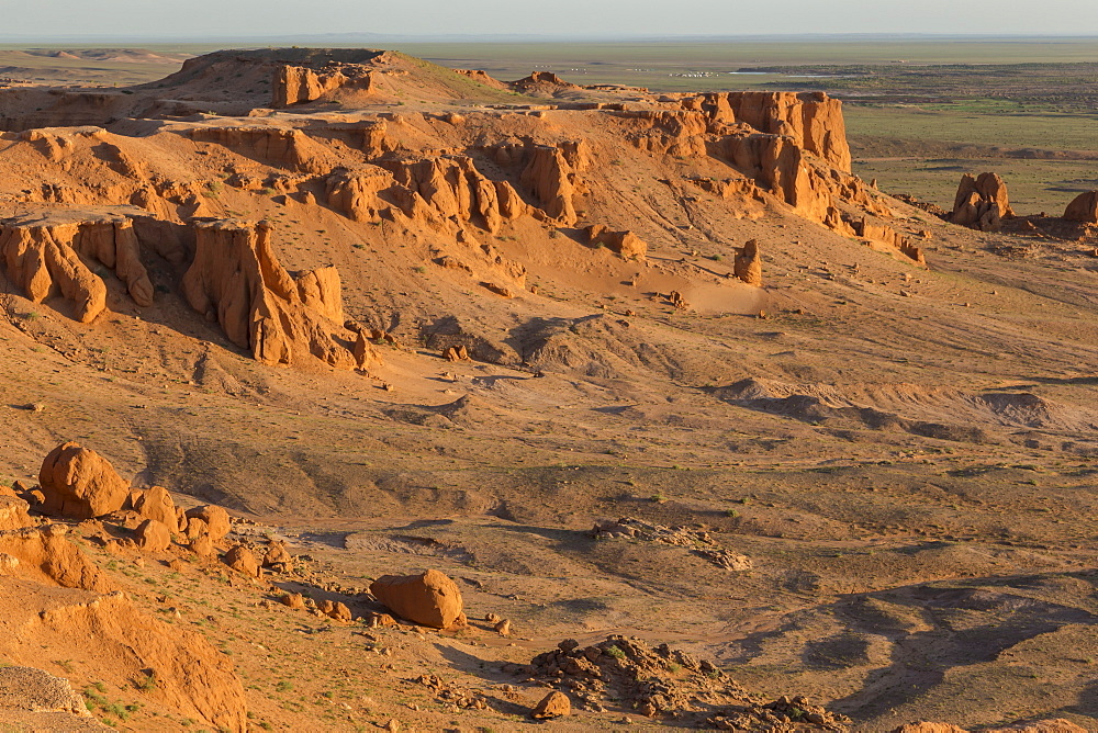 Sunrise, Flaming Cliffs, area of dinosaur bone and egg fossils, Gurvan Saikhan National Park, Bayanzag, Gobi Desert, Mongolia, Central Asia, Asia