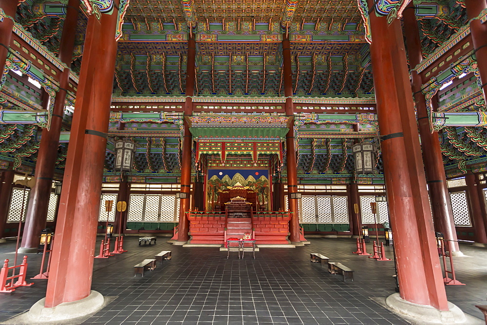 Vivid colours of Imperial Throne Hall (Geunjeongjeon) interior, Gyeongbokgung Palace, Seoul, South Korea, Asia