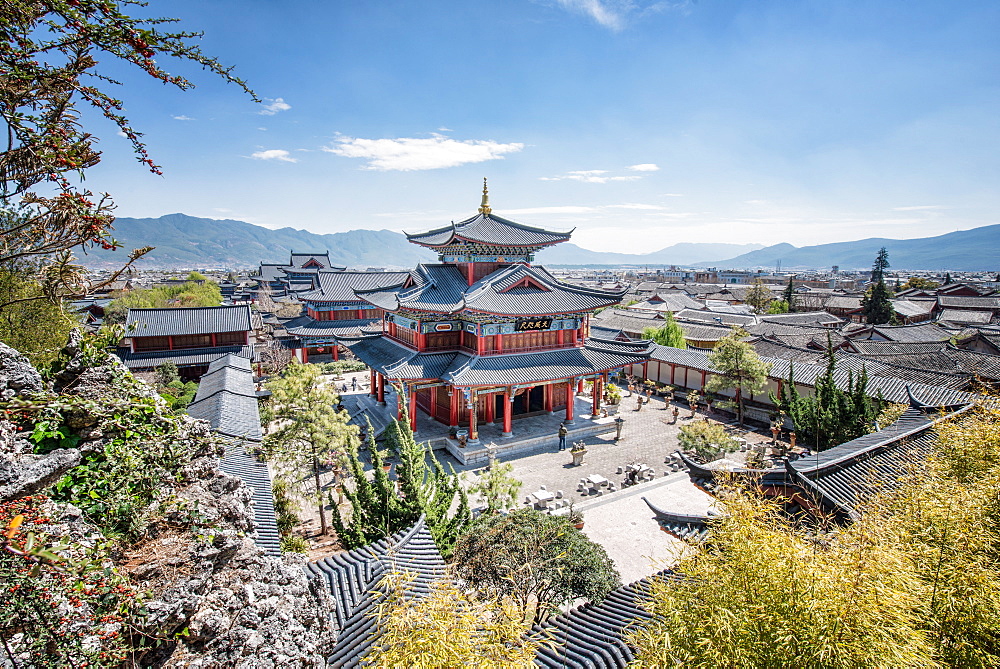 Mu Residence (Mufu) with courtyard in Lijiang Old Town, UNESCO World Heritage Site, Lijiang, Yunnan province, China, Asia 