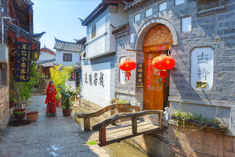 Dongba alley in the old town of Lijiang, UNESCO World Heritage Site, Lijiang, Yunnan, China, Asia 