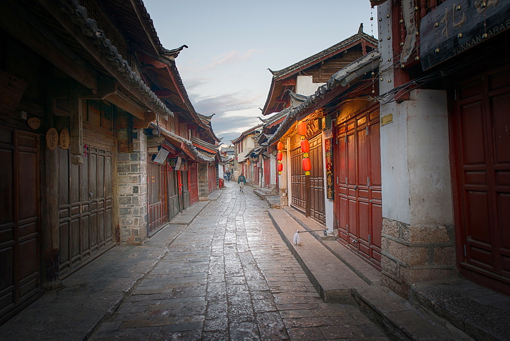 Shortly after sunrise, Lijiang Old Town, UNESCO World Heritage Site, Lijiang, Yunnan, China, Asia 