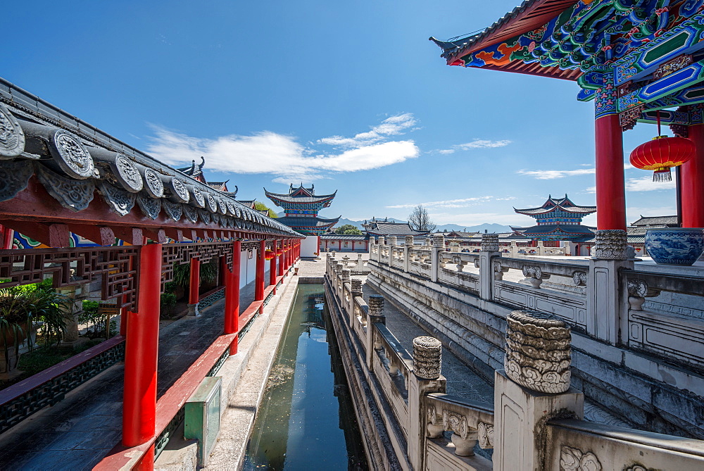 Architecture with colourful wood carvings and white marble balustrades at Mufu Wood Mansion (Mu Residence) in Lijiang, Yunnan, China, Asia 