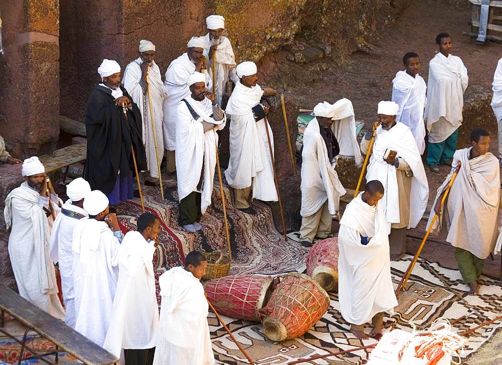 People in front of St. Maryam Church