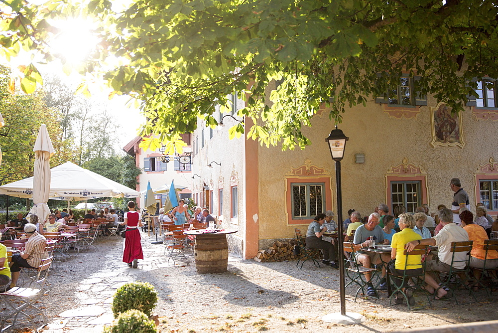 Guests in the beer garden of 'D'Feldwies' in Ãœbersee, Upper Bavaria