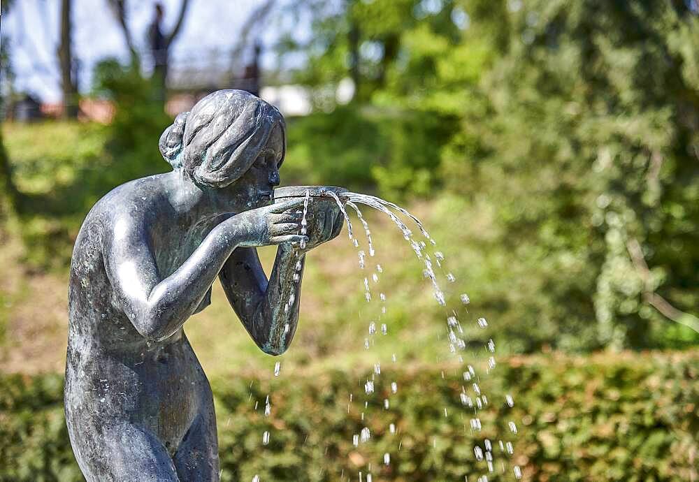 'Die Trinkende' (The Drinker) by Victor Heinrich Seifert 1922, Rostock, Germany