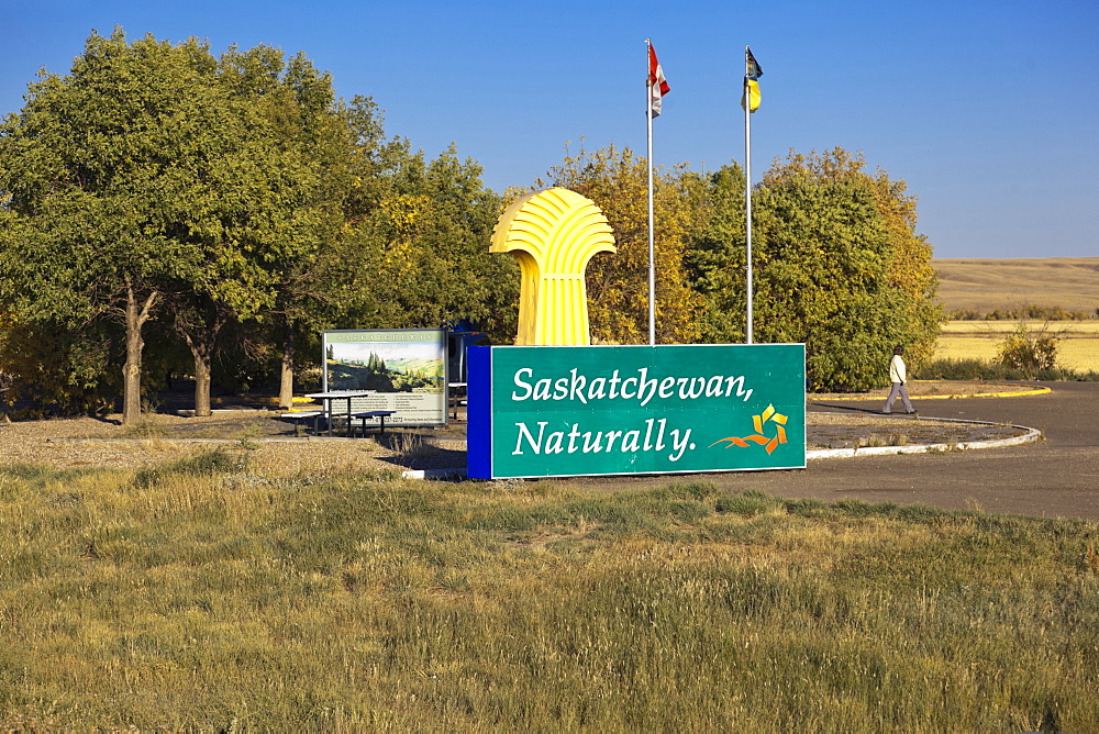 Saskatchewan sign board on Alberta and Saskatchewan border, Saskatchewan, Canada