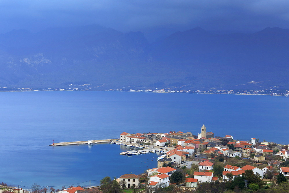 Vinjerac and the mountains of Paklenica National Park, Dalmatia, Croatia, Europe