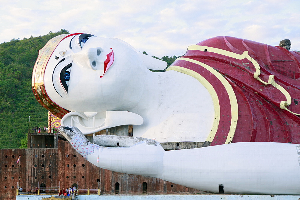 The Win Sein Taw Ya buddha, said to be the largest reclining Buddha image in the world, 30km from Mawlamyine, Mon, Myanmar (Burma), Southeast Asia