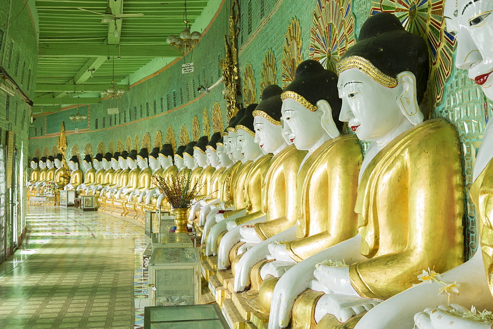 Buddhas in the U Min Thonze Cave temple, Sagaing hill, Sagaing, Myanmar (Burma), Southeast Asia