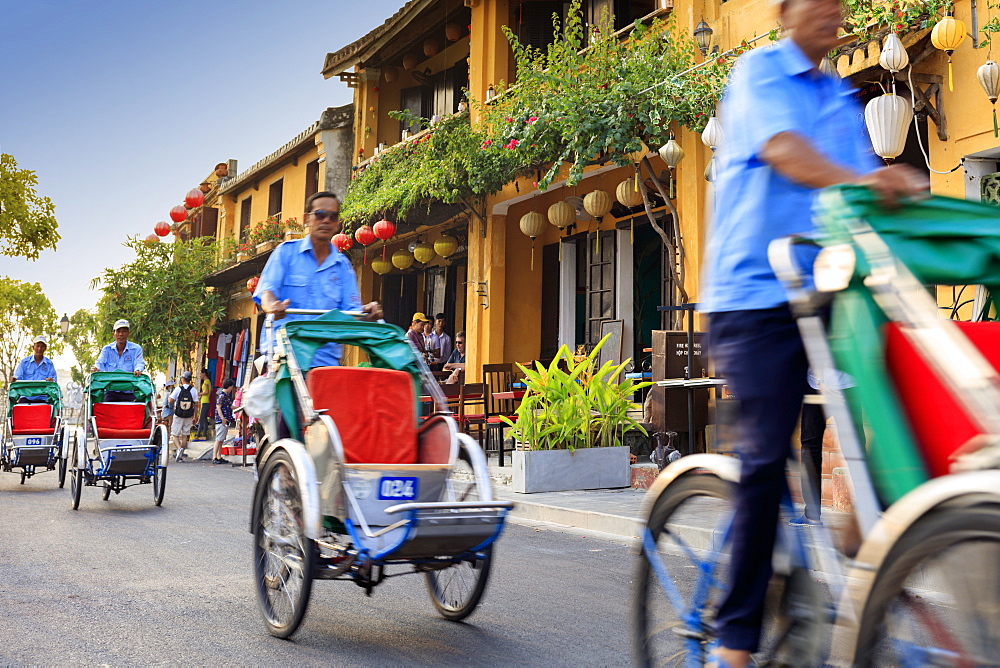 Cyclos and drivers in Hoi An, Vietnam, Indochina, Southeast Asia, Asia