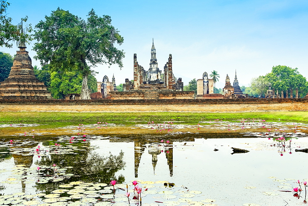 Wat Mahathat in the Sukhothai Historical Park, UNESCO World Heritage Site, Thailand, Southeast Asia, Asia