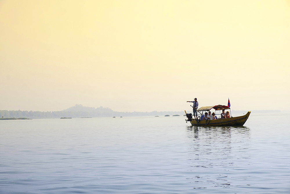 Tourist boat river dolphin-watching on the Mekong River, Kratie, Cambodia, Indochina, Southeast Asia, Asia