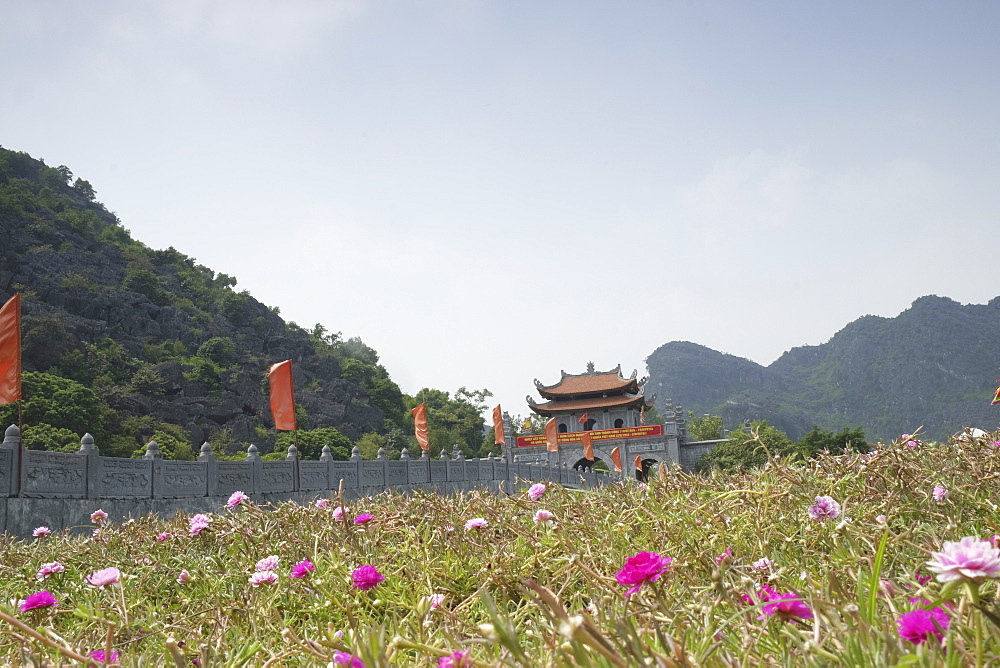 Meadow in front of Hoa Lu buildings at the old Vietnamese capital city, Hoa Lu, Vietnam, Indochina, Southeast Asia, Asia