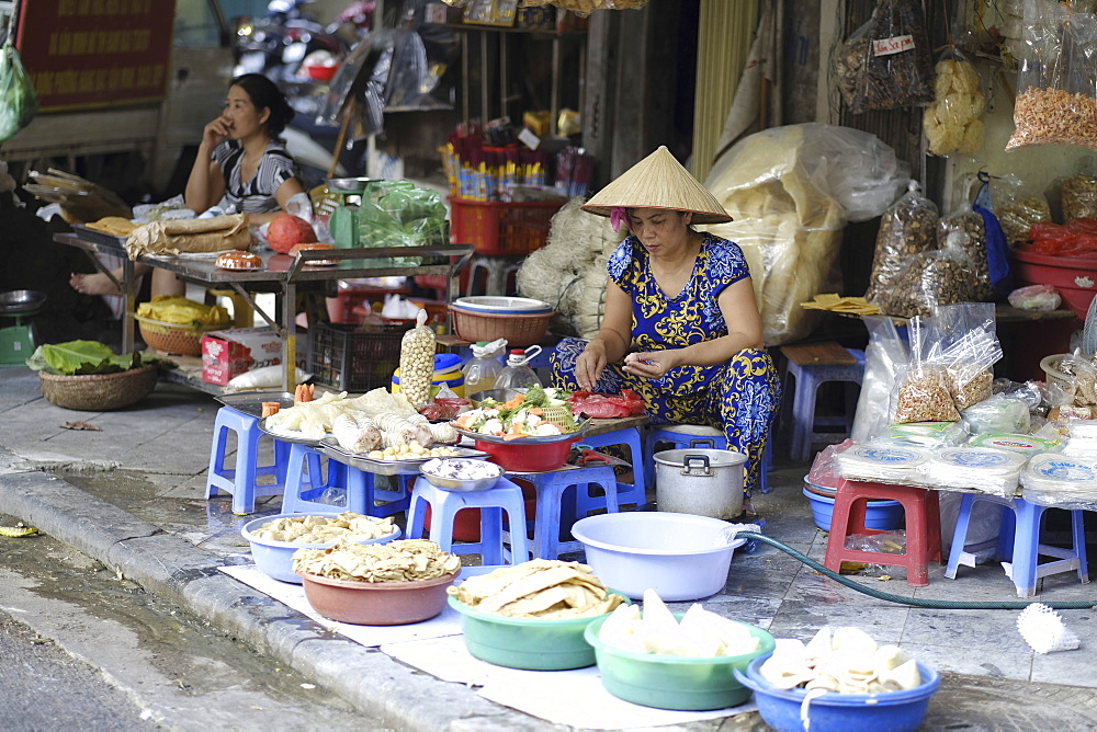 Local market trader, Hanoi, Vietnam, Indochina, Southeast Asia, Asia