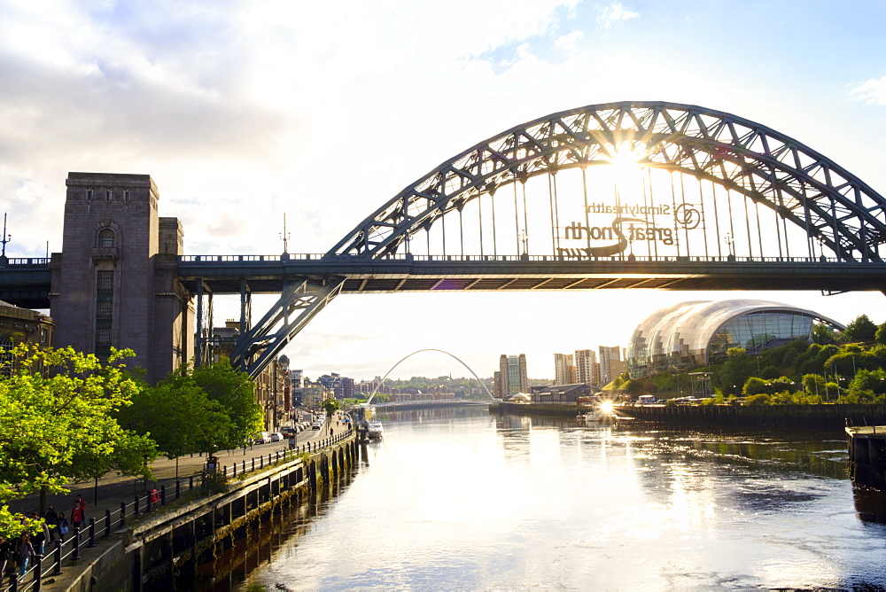 The Tyne Bridge and Sage Gateshead Arts Centre, Gateshead, Newcastle-upon-Tyne, Tyne and Wear, England, United Kingdom, Europe