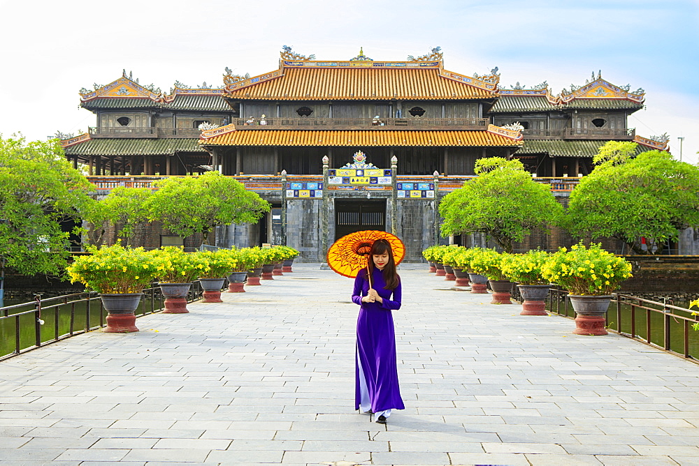 Woman in a traditional Ao Dai dress with a paper parasol in the Forbidden Purple City of Hue, UNESCO World Heritage Site, Thua Thien Hue, Vietnam, Indochina, Southeast Asia, Asia