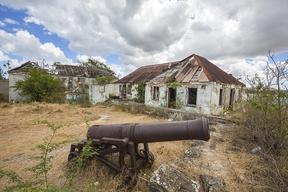 Cannon around the ruined buildings at Fort Saint James, St. John's, Antigua, Antigua and Barbuda, Leeward Islands, West Indies, Caribbean, Central America