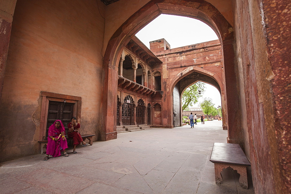 Gateway to the Taj Mahal, structure of sandstone marks the border between noise of the city and tranquility of the mausoleum, Agra, Uttar Pradesh, India, Asia