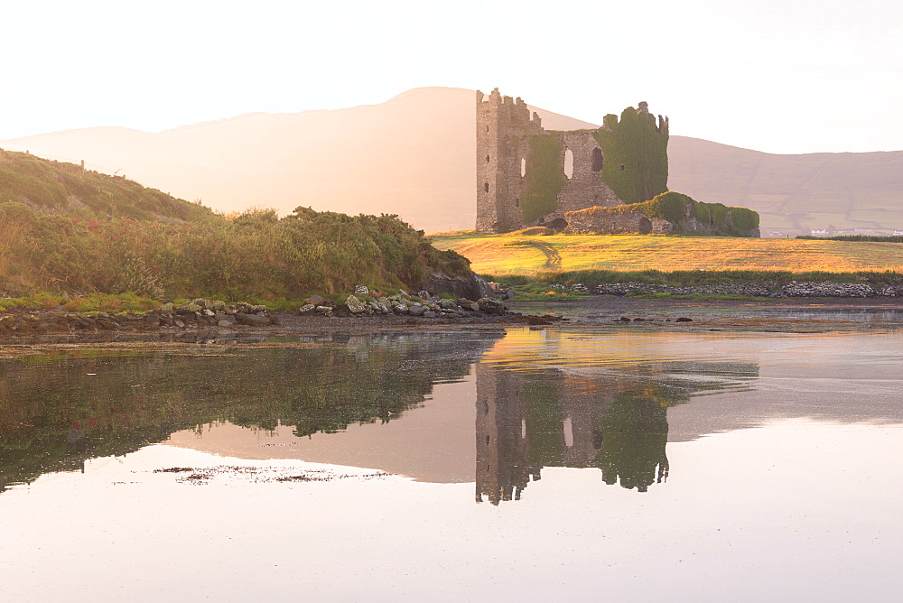 Ballycarbery Castle, Cahersiveen, County Kerry, Munster, Republic of Ireland, Europe