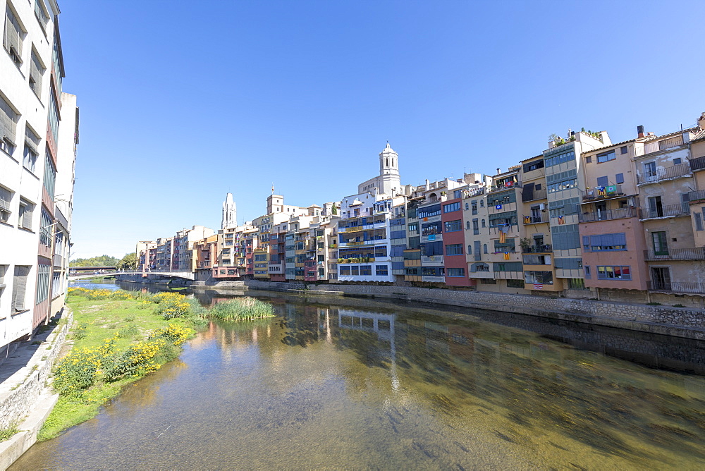 Colored houses on River Onyar, Girona, Catalonia, Spain, Europe